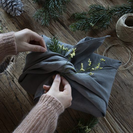 DIY Noël : créer un Furoshiki pour emballer vos cadeaux