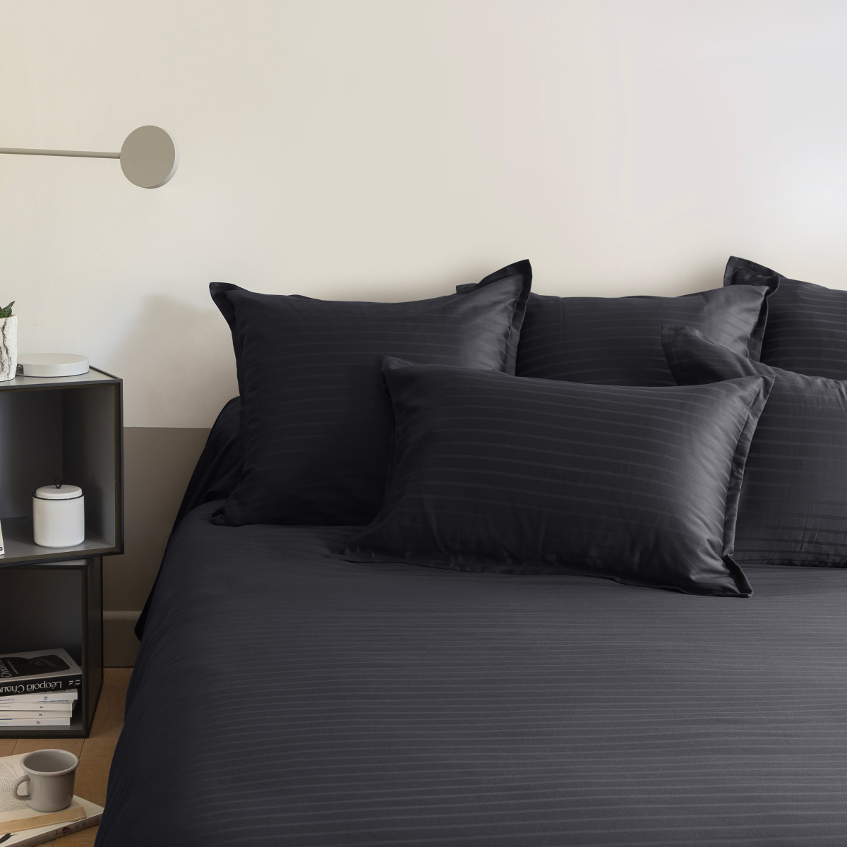 Duvet cover jacquard cotton satin polka dots and stripes Prestige black