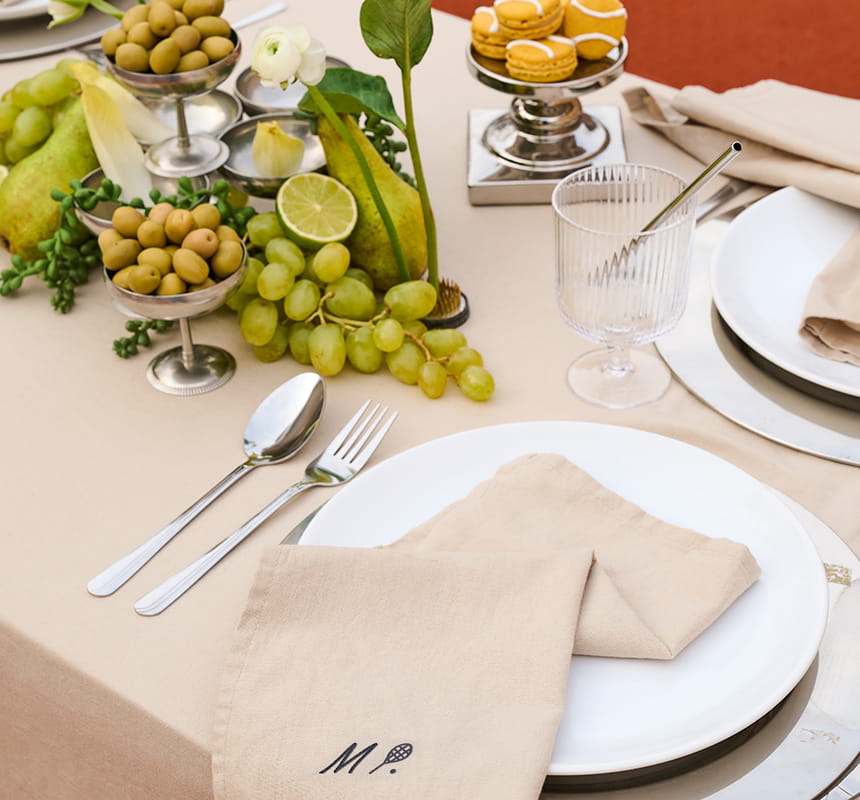 Signature Table Linens Set